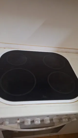 Cocina Eléctrica Blanca con Horno y vitrocerámica