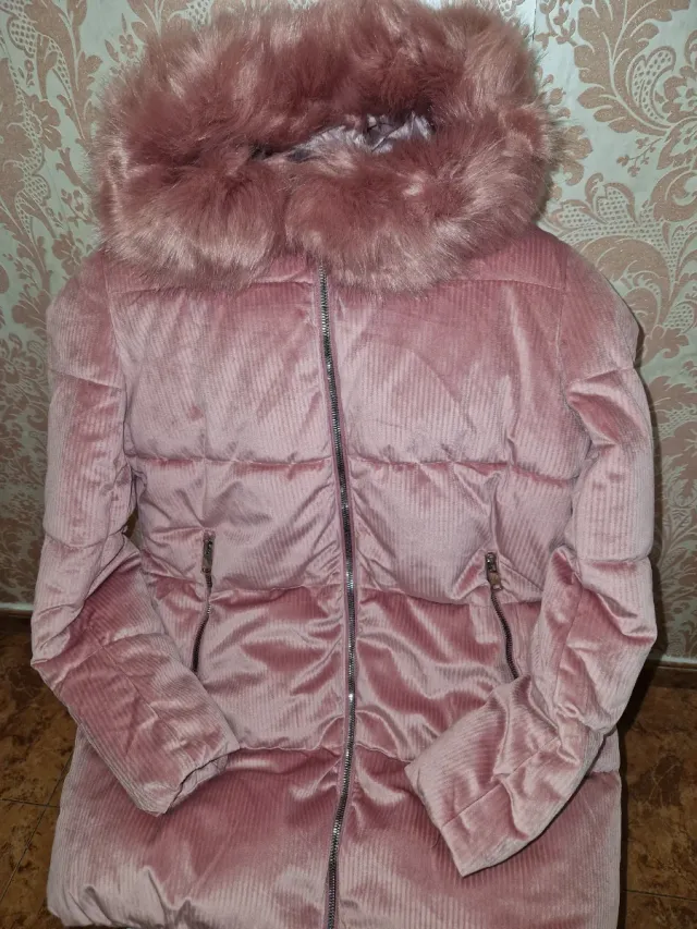 Chaqueta rosa con capucha de pelo nueva
