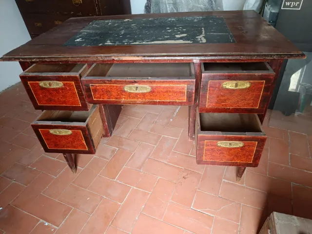 Escritorio antiguo madera y metal