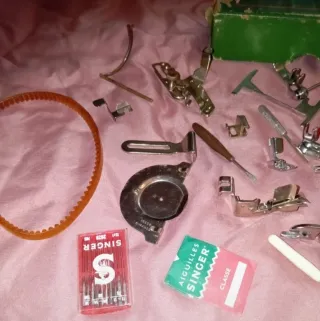 Lote repuestos Singer: agujas y accesorios