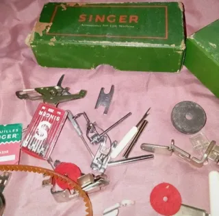 Lote repuestos Singer: agujas y accesorios
