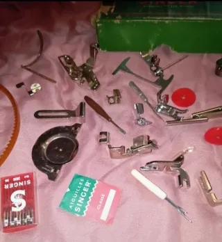 Lote repuestos Singer: agujas y accesorios