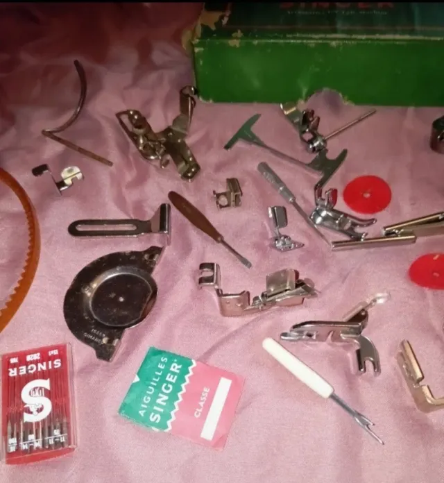 Lote repuestos Singer: agujas y accesorios