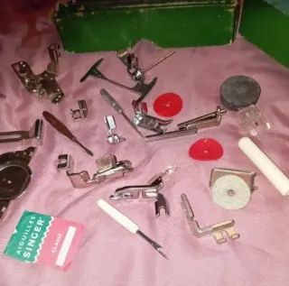 Lote repuestos Singer: agujas y accesorios