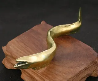 Super rara Morena de latón macizo Belleza