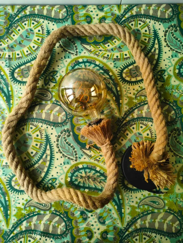 Lámpara colgante de cuerda rústica