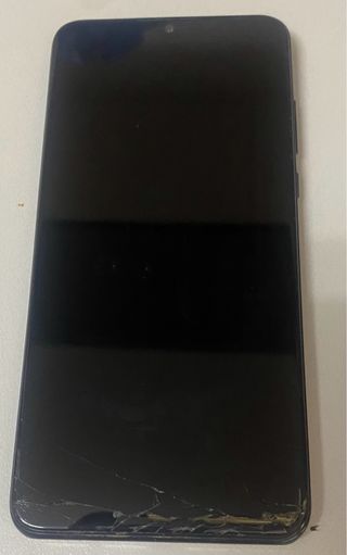 Huawei P30 Lite. Lo schermo è pronto per essere cambiato.