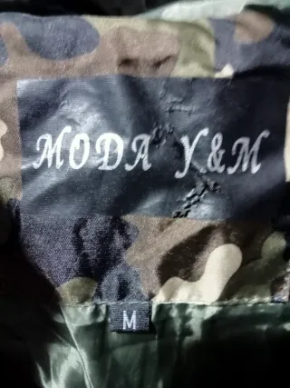 Cazadora camuflada con capucha