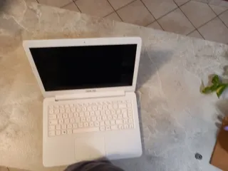 Notebook Asus bianco funzionante + mouse
