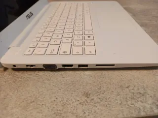 Notebook Asus bianco funzionante + mouse