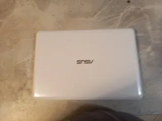 Notebook Asus bianco funzionante + mouse