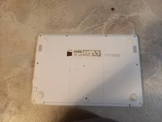 Notebook Asus bianco funzionante + mouse