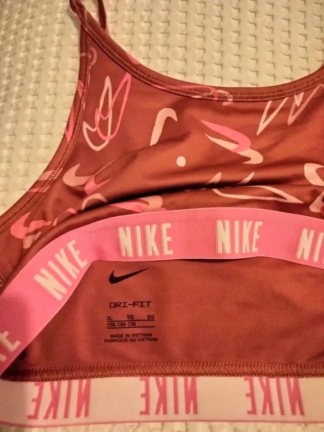 Top deportivo Nike XL Niña