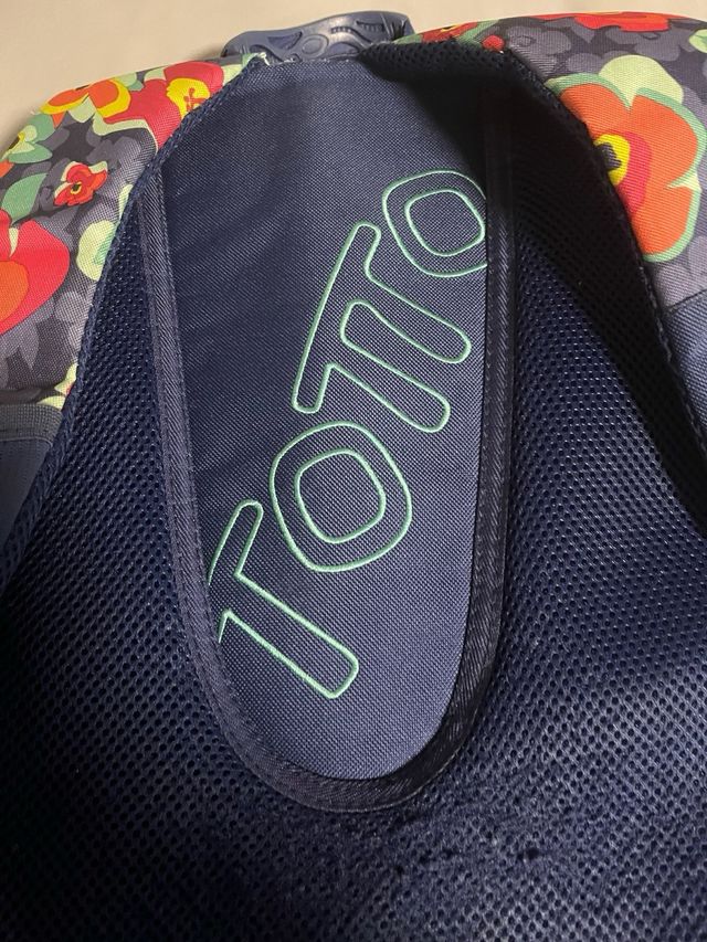 Mochila escolar floral totto