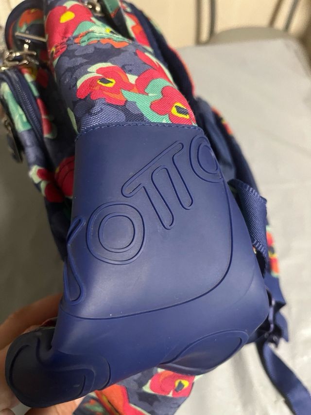 Mochila escolar floral totto