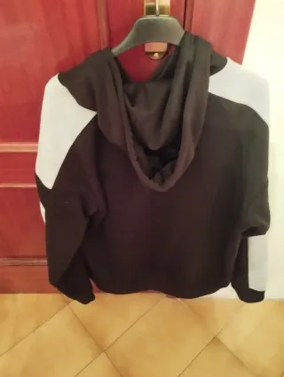 Sudadera Expediciones Norway Negra y Rosa