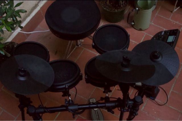 Batería Electrónica Alesis Nitro Mesh Kit