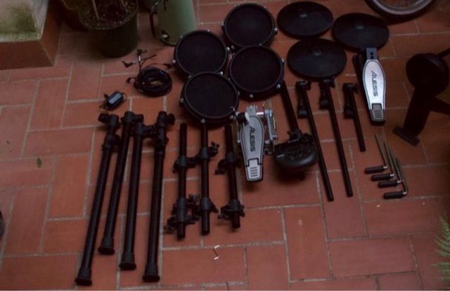 Batería Electrónica Alesis Nitro Mesh Kit