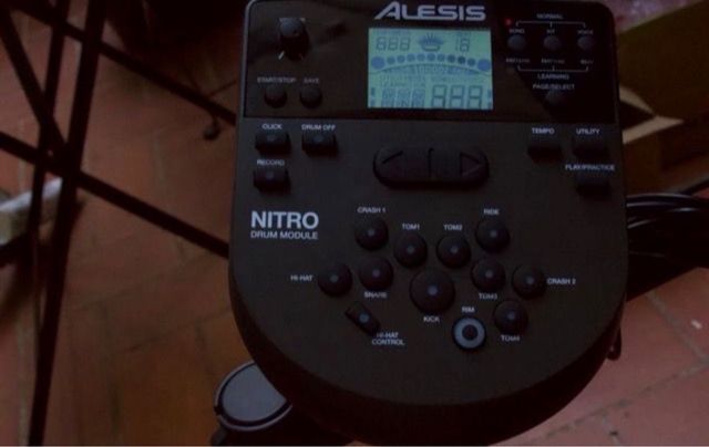 Batería Electrónica Alesis Nitro Mesh Kit