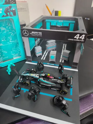 Set Pit Stop Mercedes AMG Petronas F1 Lewis Hamilt