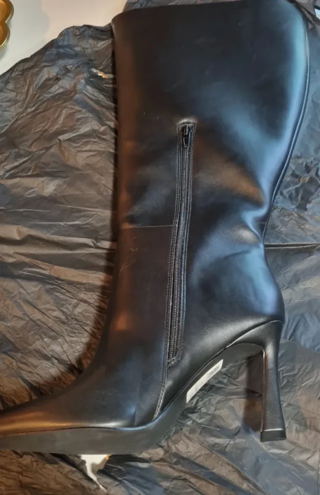 Botas altas de tacón negras