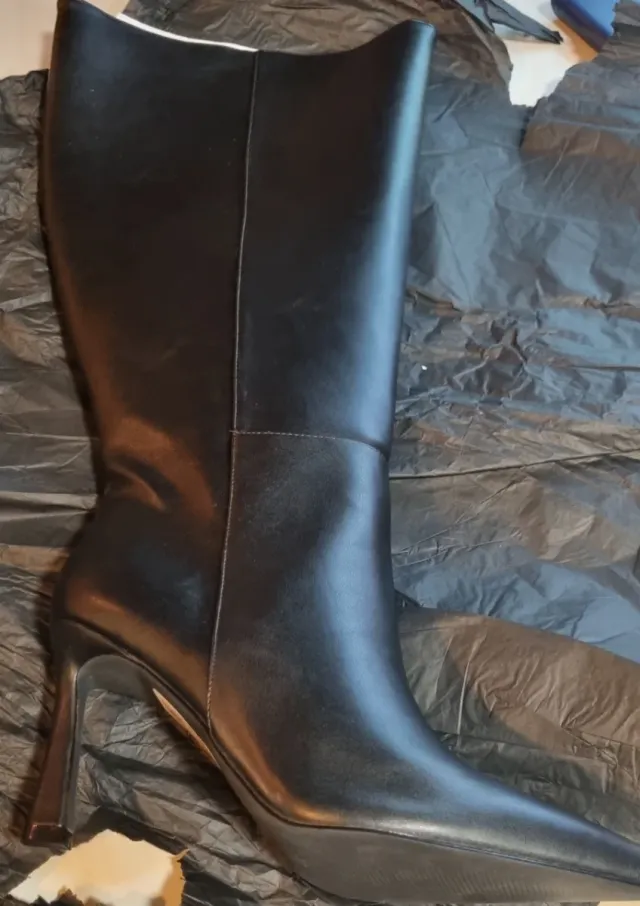 Botas altas de tacón negras