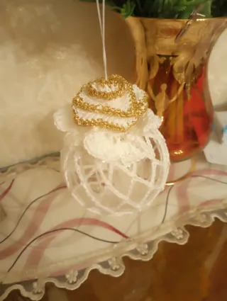 Sfera decorativa bianca e oro