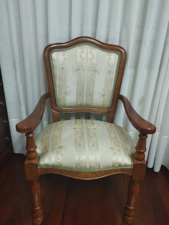 Butaca tapizada madera Monforte