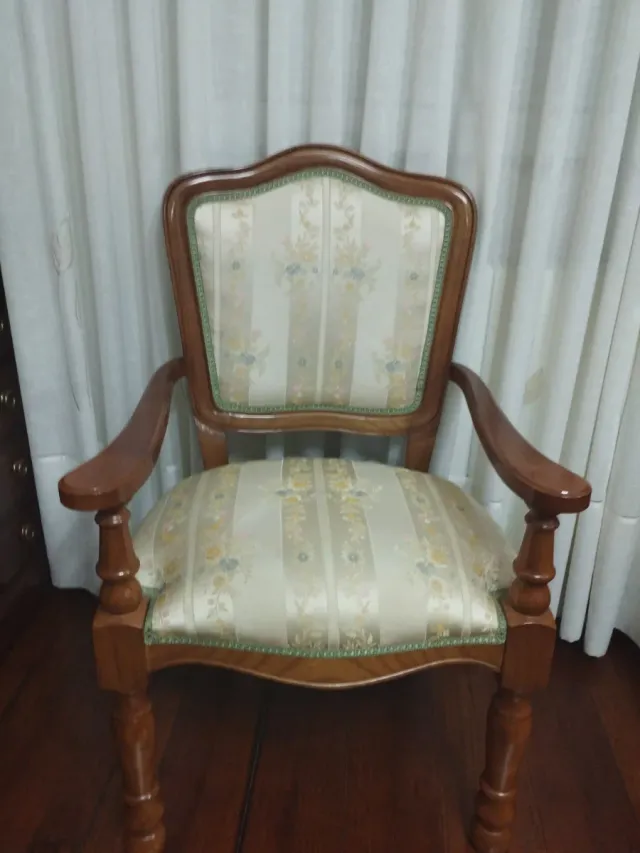 Butaca tapizada madera Monforte