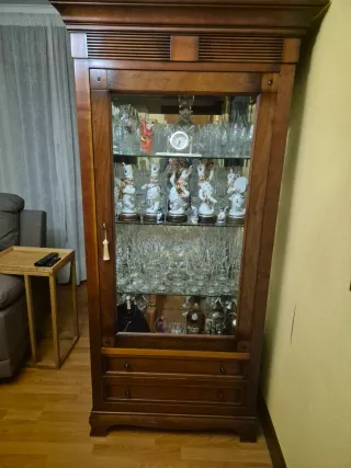 Comedor de madera con sillas