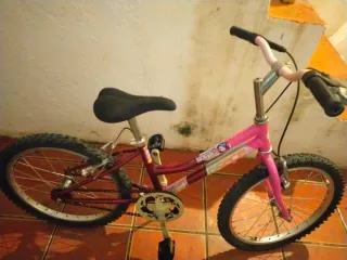 Offerta Bicicletta per bambina rosa e rossa
