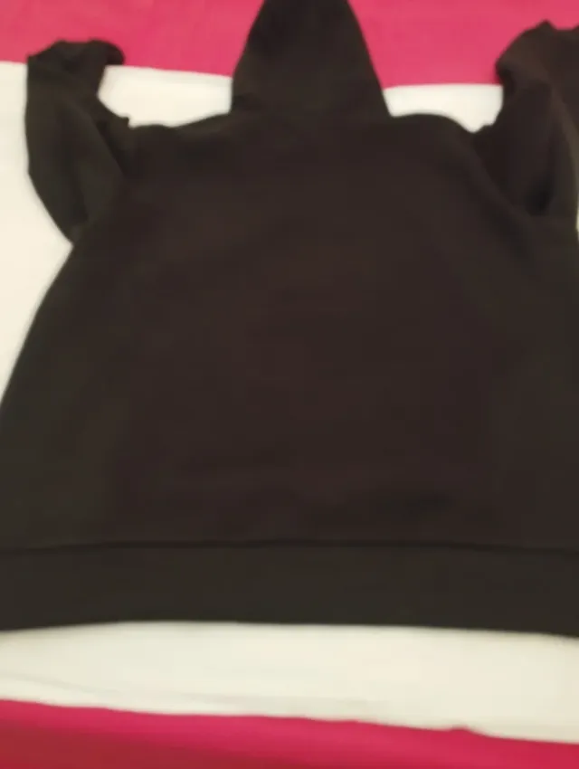 Sudadera con capucha calavera gráfica