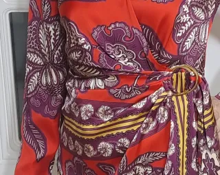 Vestido corto cruzado estampado