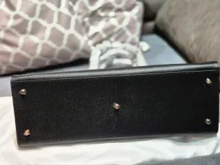 Bolso Furla Negro y Beige con etiqueta