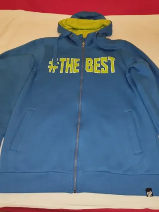 Sudadera azul con capucha y cremallera