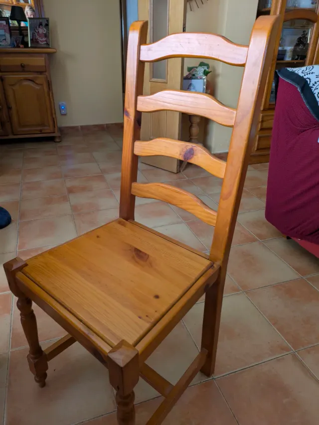 Mesa y Sillas de Madera Maciza