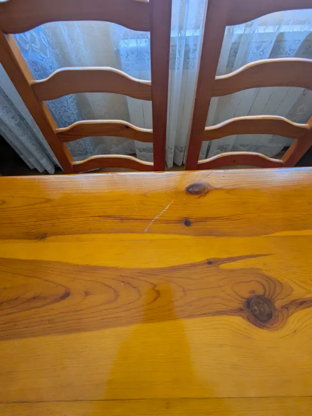 Mesa y Sillas de Madera Maciza