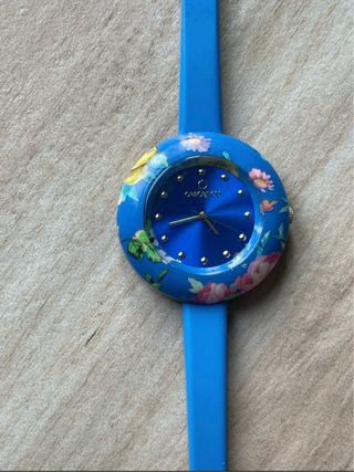 Orologio Ops! blu con fiori