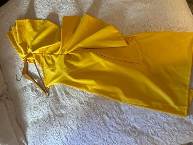 Vestido amarillo con volantes