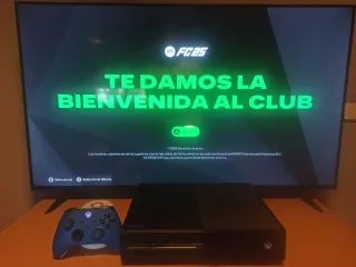 Xbox One Negra + Mando Azul.