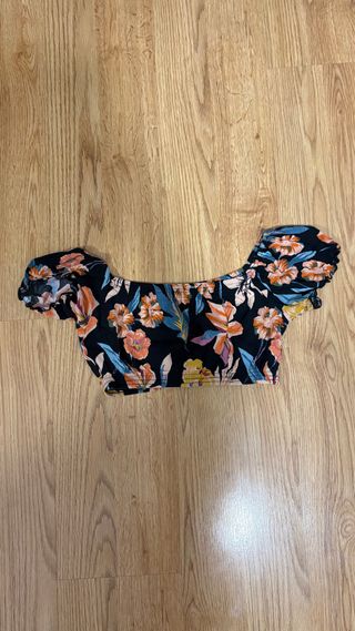 Top Hombros Caídos Flores Negro Multicolor