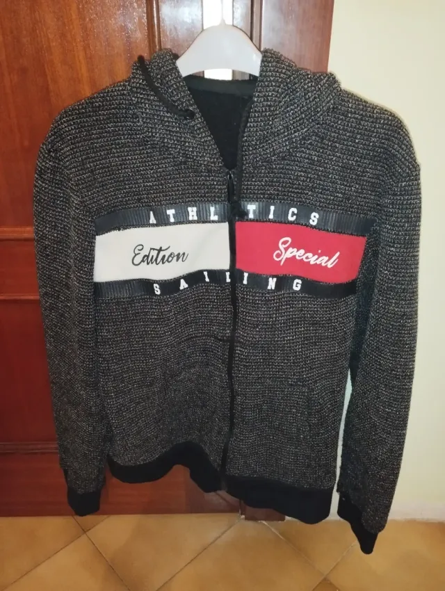 Sudadera Athltics Edition Special con cremallera y