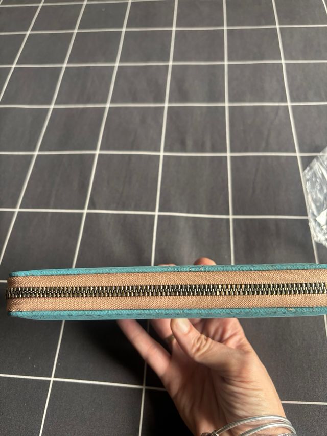 Monedero azul turquesa sin estrenar