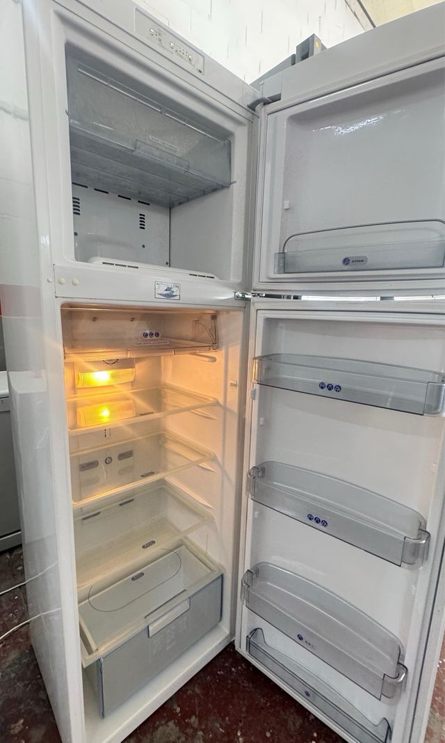 FRIGORÍFICO DE DOS PUERTAS MARCA WHIRPOOL NO FROST