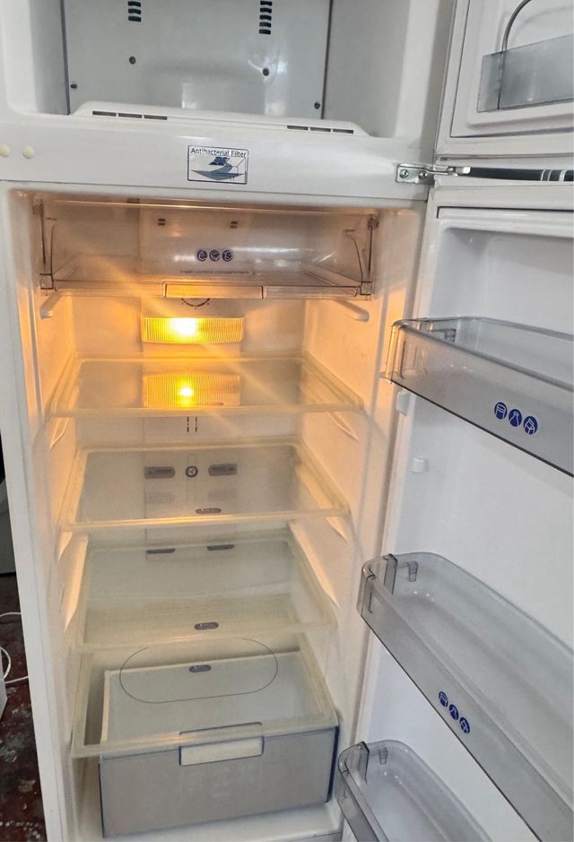 FRIGORÍFICO DE DOS PUERTAS MARCA WHIRPOOL NO FROST