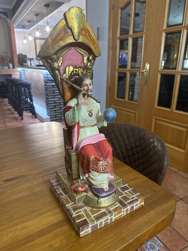 Sagrado Corazón de Jesús sentado