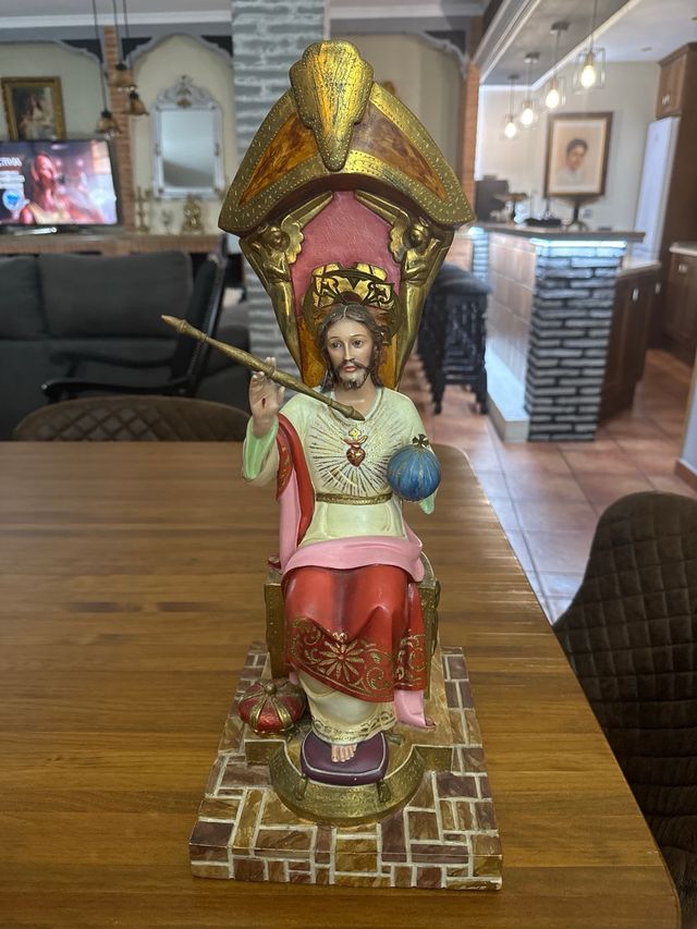 Sagrado Corazón de Jesús sentado