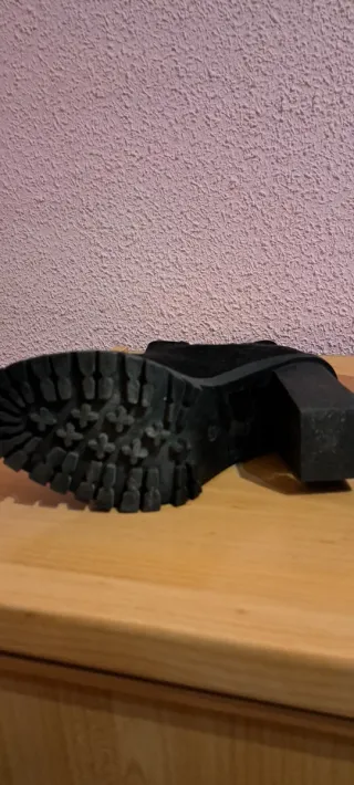 Botines de ante negros elegantes