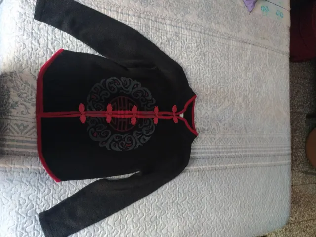 Chaqueta estilo asiático negra y roja