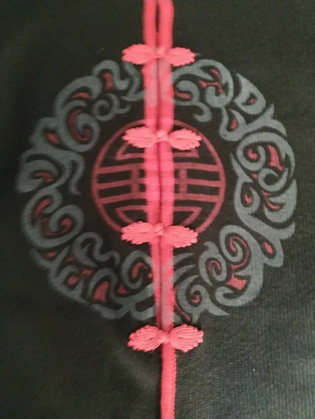 Chaqueta estilo asiático negra y roja